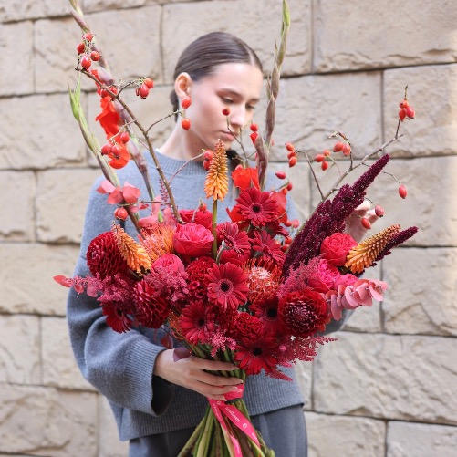 Signature bouquet “Red Viburnum'”