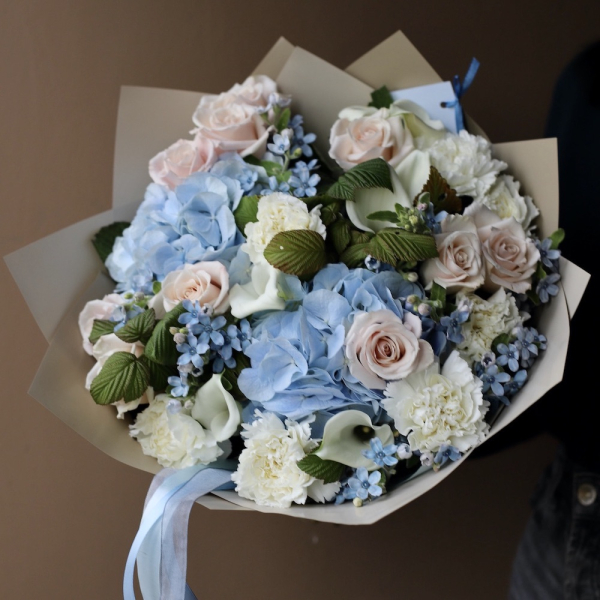 Sky-blue signature bouquet - Размер M