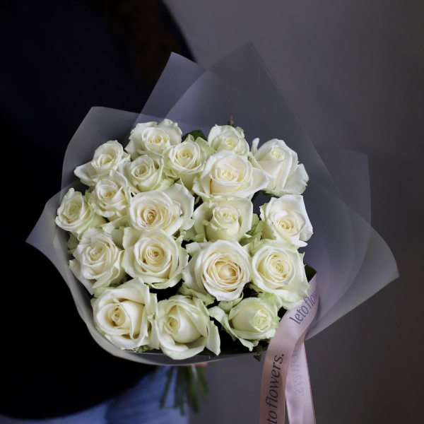 White roses - 19 роз